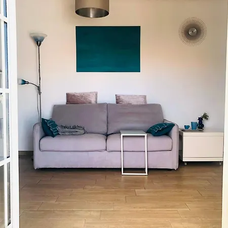 Apartment Deliziosa Mansarda A Due Passi Dal Mare